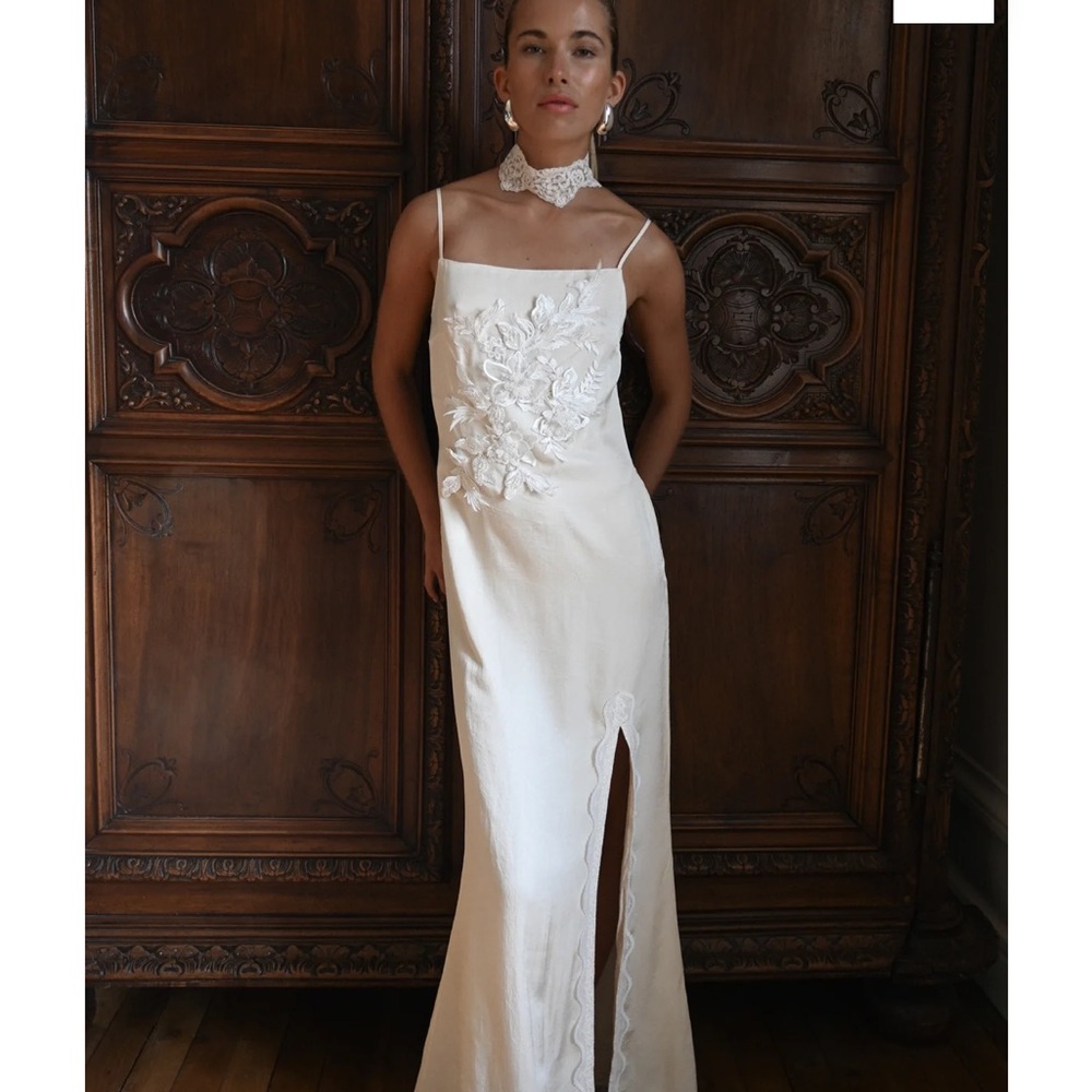 Chic Ivory Floral Maxi Dress